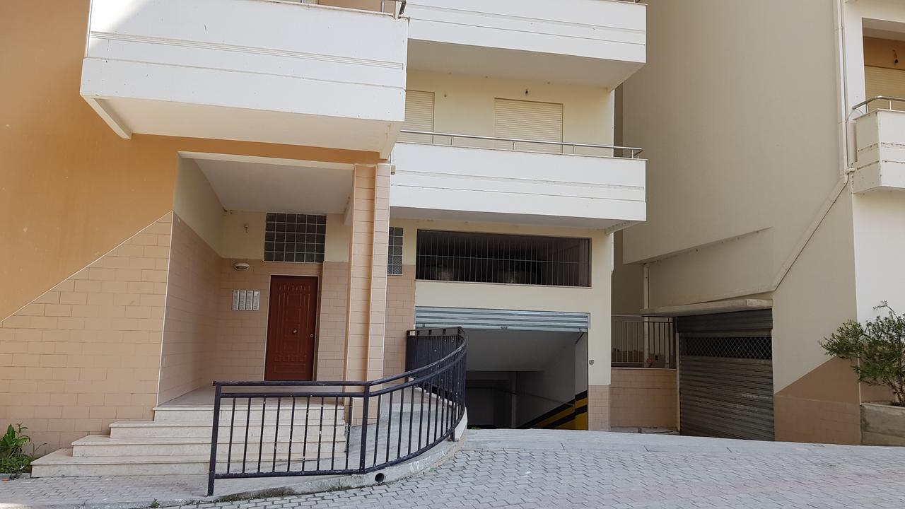 Appartamento Giallo Vlore Luaran gambar