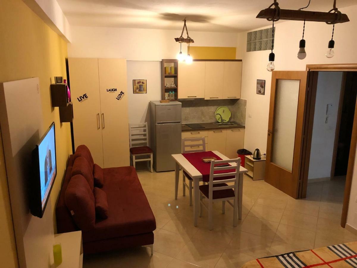 Appartamento Giallo Vlore Luaran gambar