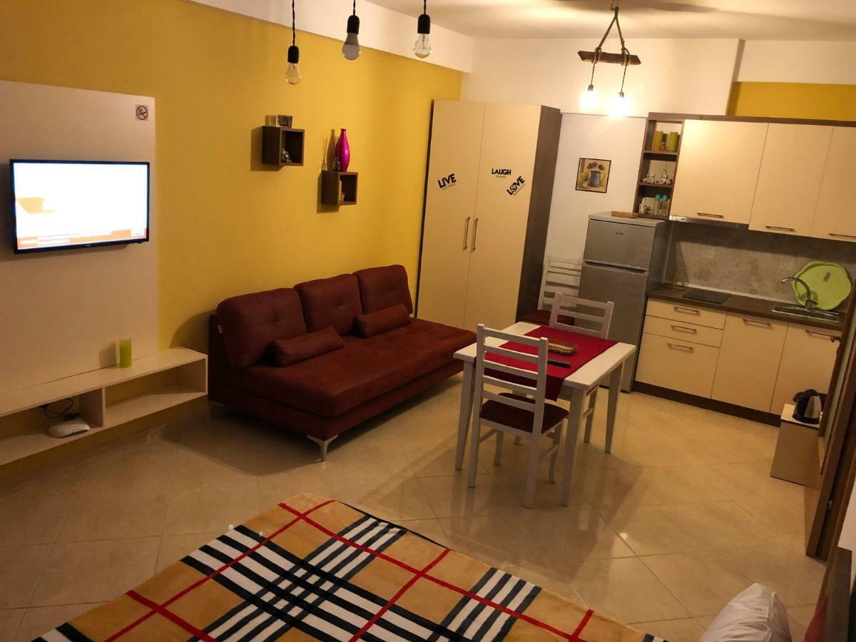 Appartamento Giallo Vlore Luaran gambar